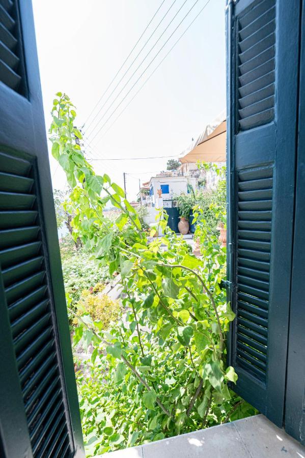 Traditional House Under The Clock Tower With Sweet View Poros Town Dış mekan fotoğraf