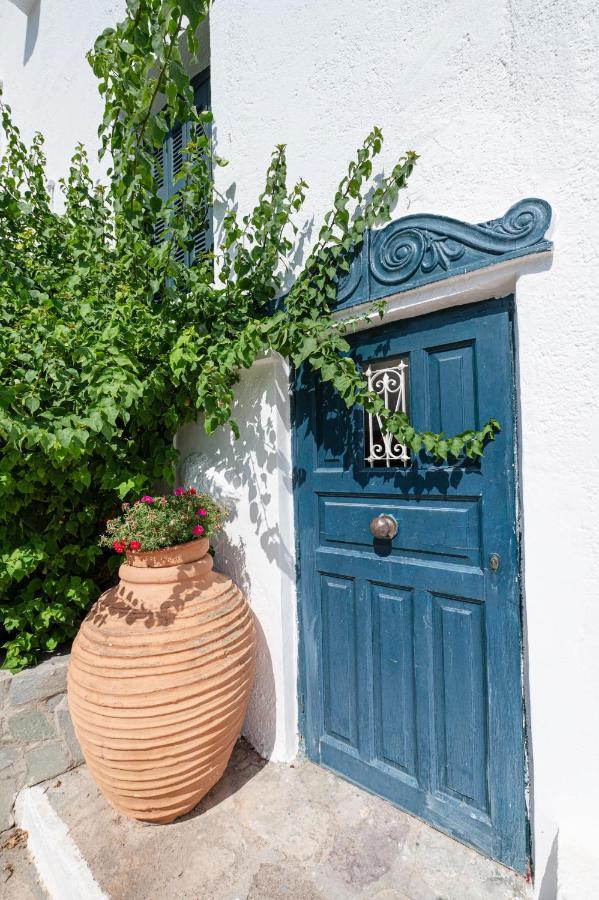 Traditional House Under The Clock Tower With Sweet View Poros Town Dış mekan fotoğraf