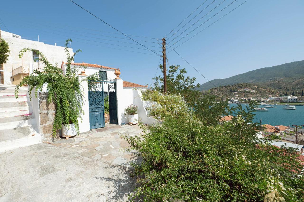 Traditional House Under The Clock Tower With Sweet View Poros Town Dış mekan fotoğraf