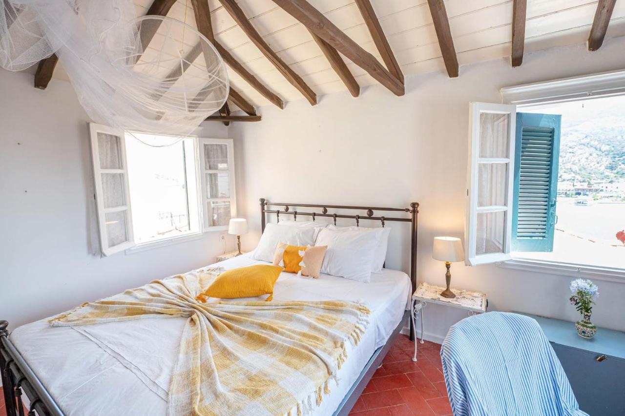 Traditional House Under The Clock Tower With Sweet View Poros Town Dış mekan fotoğraf