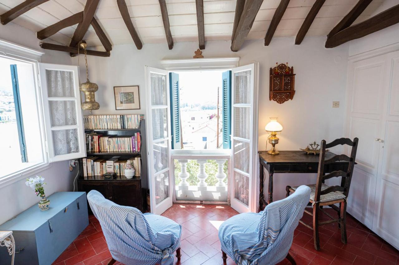 Traditional House Under The Clock Tower With Sweet View Poros Town Dış mekan fotoğraf