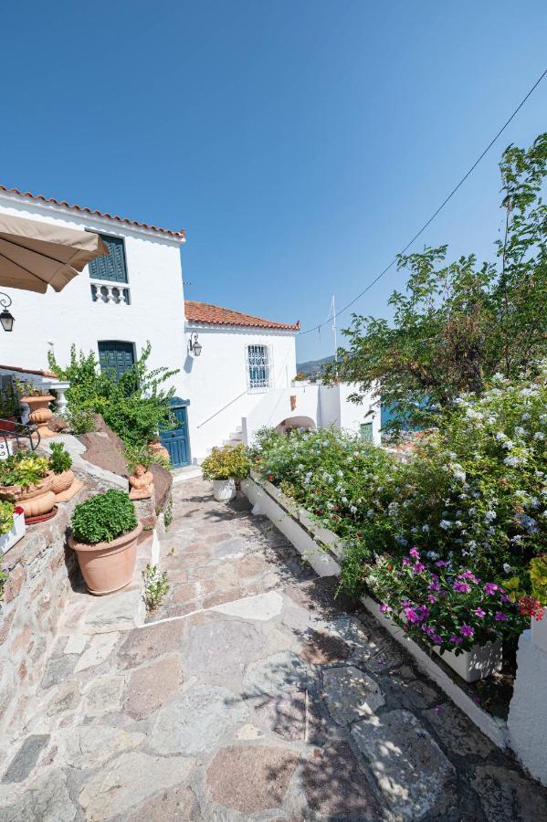 Traditional House Under The Clock Tower With Sweet View Poros Town Dış mekan fotoğraf