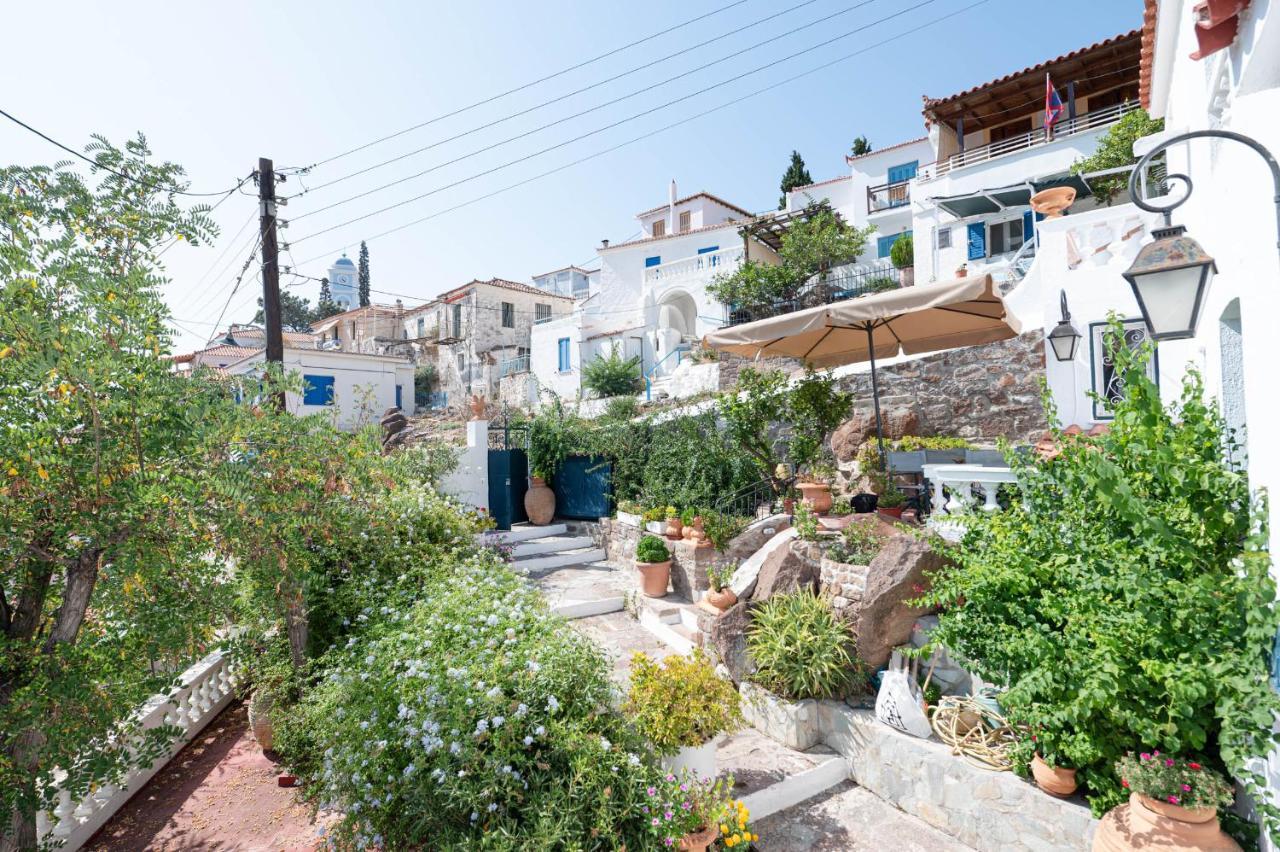 Traditional House Under The Clock Tower With Sweet View Poros Town Dış mekan fotoğraf