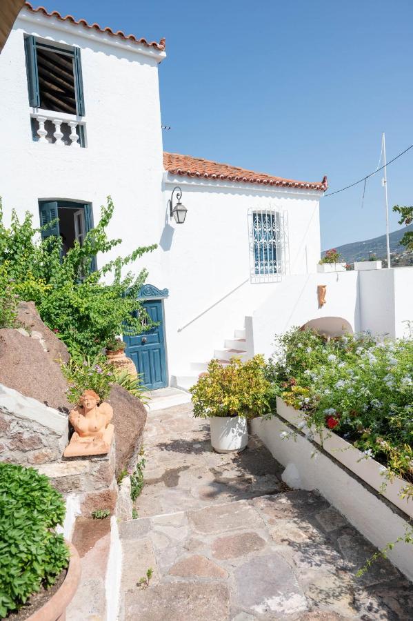 Traditional House Under The Clock Tower With Sweet View Poros Town Dış mekan fotoğraf