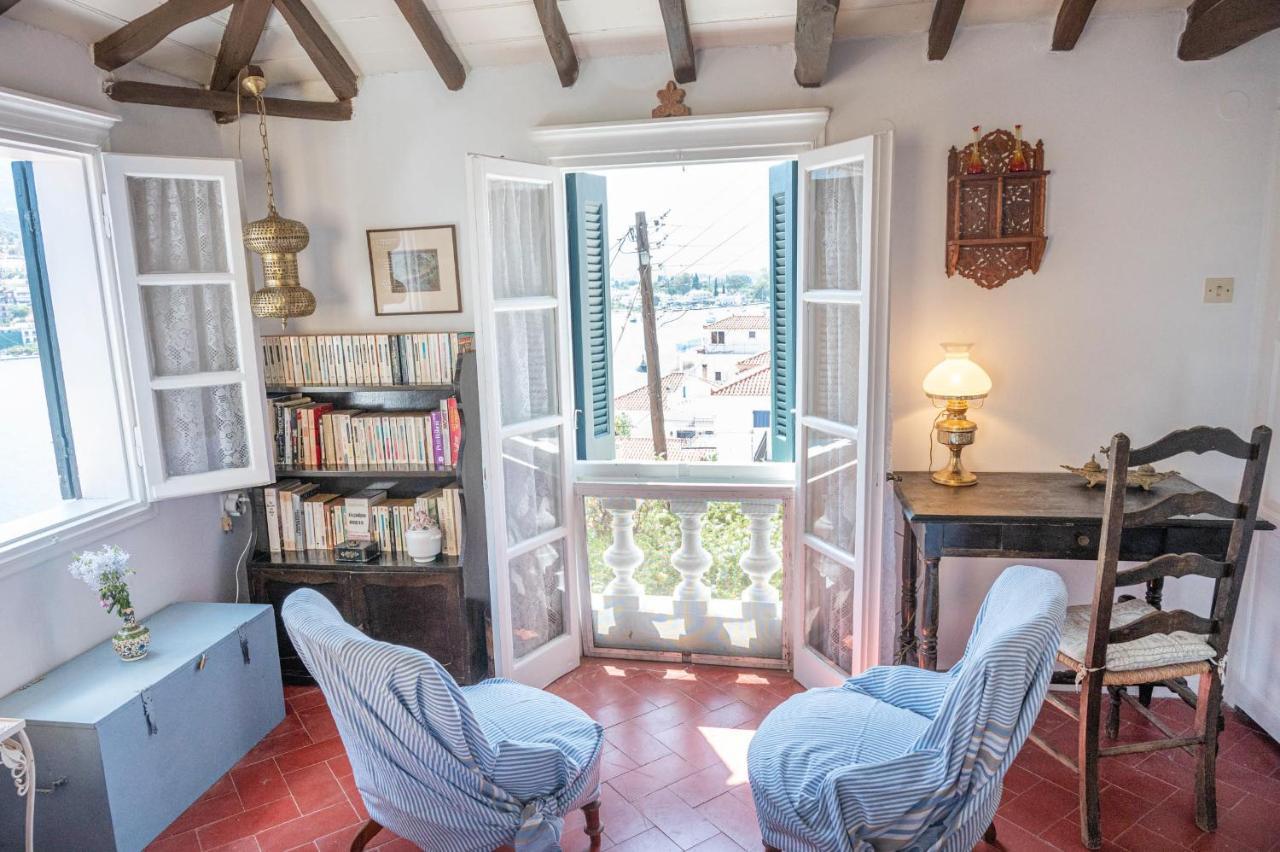 Traditional House Under The Clock Tower With Sweet View Poros Town Dış mekan fotoğraf