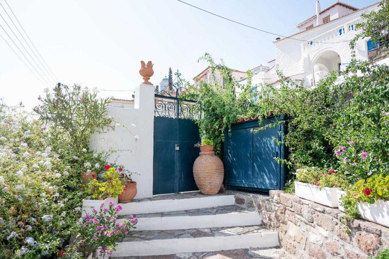 Traditional House Under The Clock Tower With Sweet View Poros Town Dış mekan fotoğraf